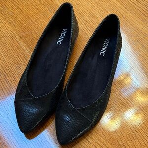 Vionic Women's Textured Black Flats size 9 Like New